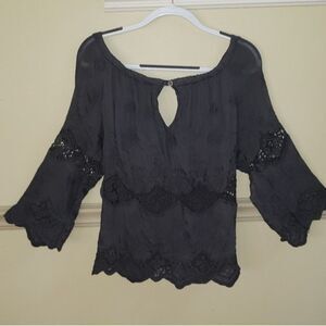 NWT Ladies Off the shoulder Top. GREY. Size: Medium